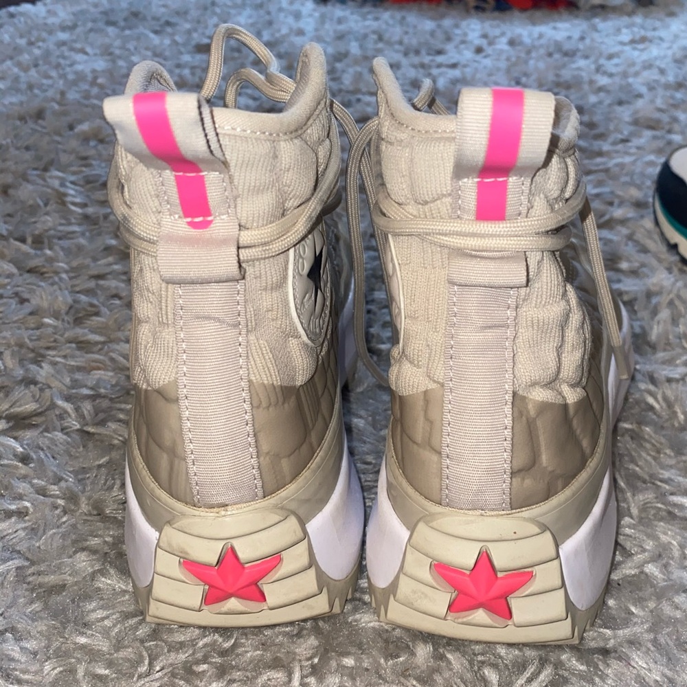 Converse - Picture 4 of 4